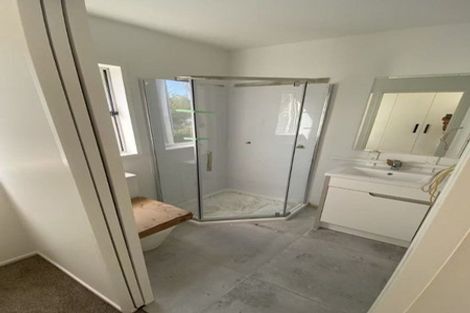 Photo of property in 1/25 Peach Road, Glenfield, Auckland, 0629