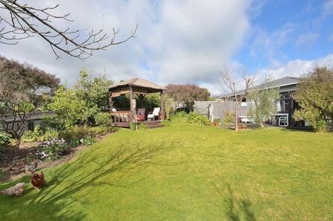 Photo of property in 1 Trig Hill Terrace, Waikanae Beach, Waikanae, 5036