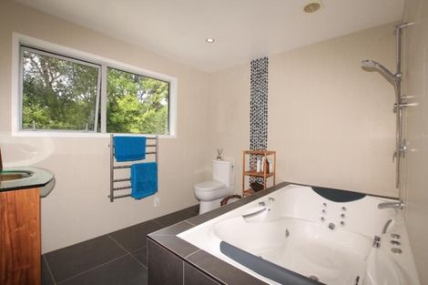 Photo of property in 23b West Lynn Road, Titirangi, Auckland, 0604