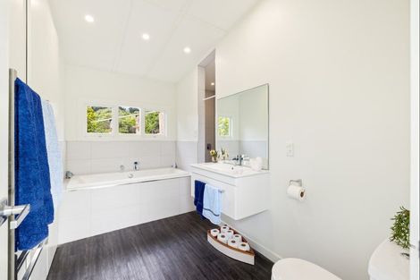 Photo of property in 16 Cathedral Road, Gore Bay, Cheviot, 7383