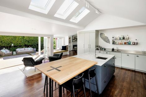 Photo of property in 76 Princes Street, Cambridge, 3434