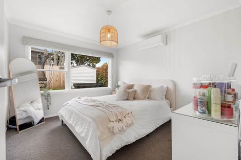 Photo of property in 18 Booralee Avenue, Botany Downs, Auckland, 2010