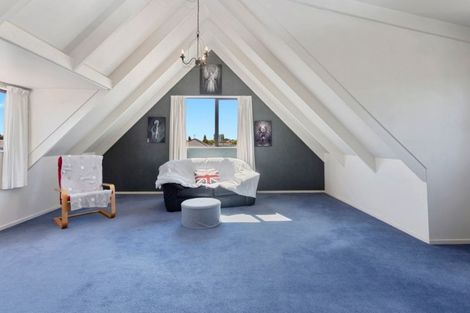 Photo of property in 5 Sheraton Place, Redwood, Christchurch, 8051