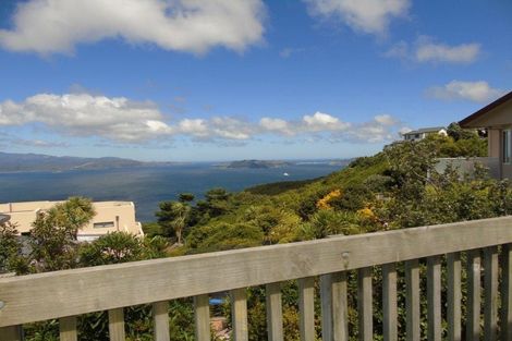 Photo of property in 52 Dress Circle, Newlands, Wellington, 6037