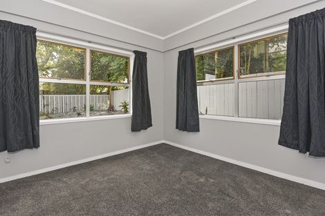 Photo of property in 2/240 Forrest Hill Road, Forrest Hill, Auckland, 0620