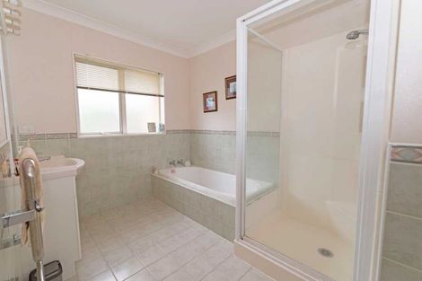 Photo of property in 46 Hogarth Rise, West Harbour, Auckland, 0618