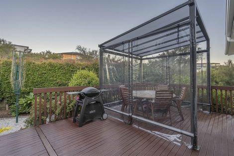 Photo of property in 13 Bintulu Place, Fairview Heights, Auckland, 0632