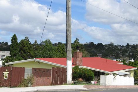 Photo of property in 111 Target Road, Totara Vale, Auckland, 0629