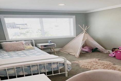 Photo of property in 39 Headland Drive, Long Bay, Auckland, 0630