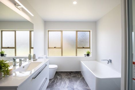 Photo of property in 9 Fairview Place, Westown, New Plymouth, 4310