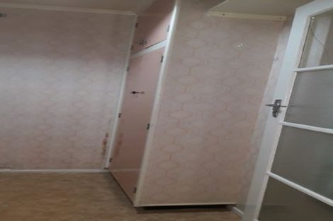 Photo of property in 5 Alder Place, Newlands, Wellington, 6037