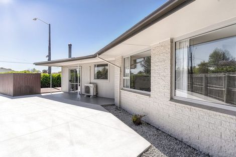 Photo of property in 379 Yaldhurst Road, Russley, Christchurch, 8042