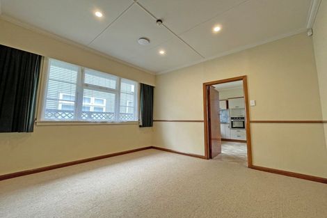 Photo of property in 28 Pahiatua Street, Hokowhitu, Palmerston North, 4410