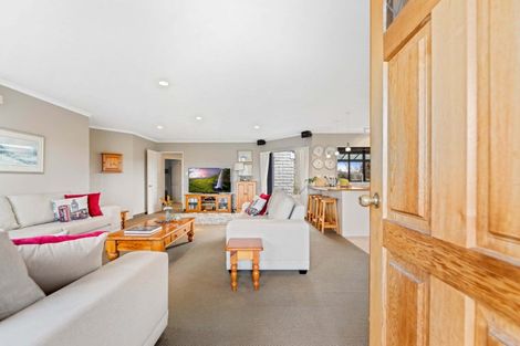 Photo of property in 43 Kinder Street, Acacia Bay, Taupo, 3330