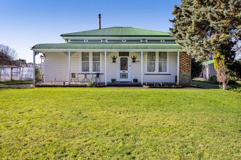 Photo of property in 24 Castle Street, Eltham, 4322