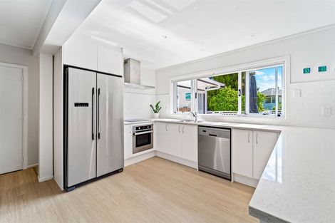 Photo of property in 70 Blakeborough Drive, Forrest Hill, Auckland, 0620