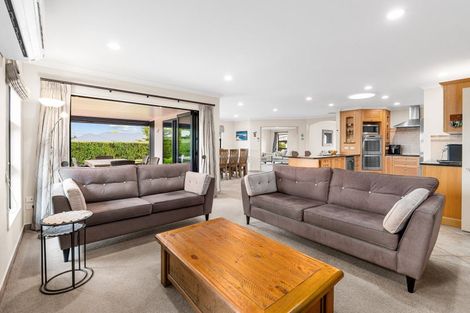 Photo of property in 2 Compton Grove, Huntington, Hamilton, 3210