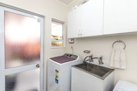 Photo of property in 6 Royal Oak Drive, Kelvin Grove, Palmerston North, 4414