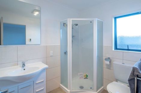 Photo of property in 4 Barry Curtis Place, Levin, 5510