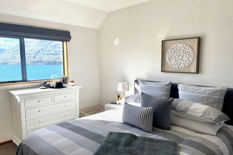 Photo of property in 5 Moss Lane, Sunshine Bay, Queenstown, 9300