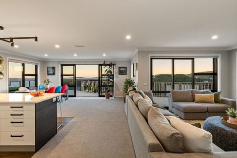 Photo of property in 2 Cessna Way, Newlands, Wellington, 6037