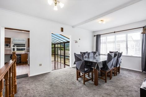 Photo of property in 32 Raroa Terrace, Tawa, Wellington, 5028
