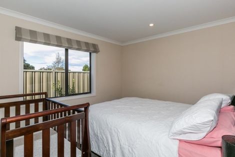 Photo of property in 8 Pania Place, Poraiti, Napier, 4112