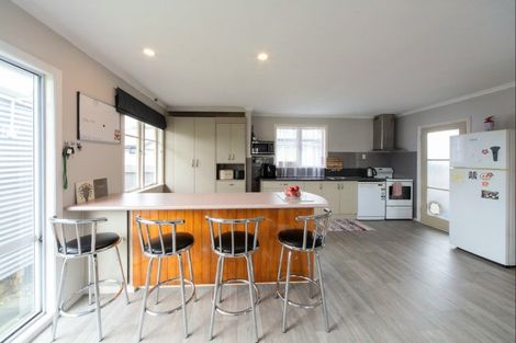 Photo of property in 2 Tararua Terrace, Cloverlea, Palmerston North, 4412