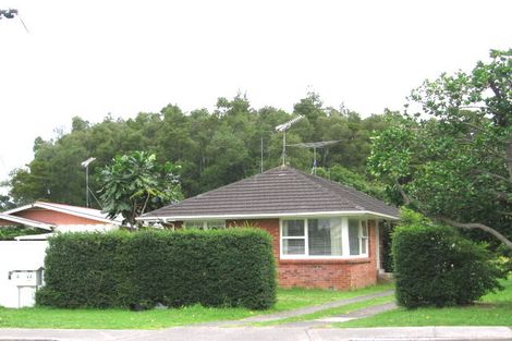 Photo of property in 1/6 Hillcrest Avenue, Hillcrest, Auckland, 0627