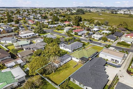 Photo of property in 15 Waione Avenue, Te Atatu Peninsula, Auckland, 0610