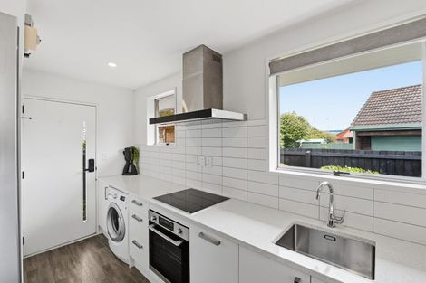 Photo of property in 2/17b Prestons Road, Redwood, Christchurch, 8051