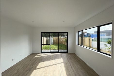 Photo of property in 1 Eileen Newey Place, Henderson, Auckland, 0612