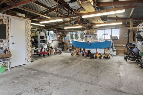 Photo of property in 7 Essex Street, Te Atatu South, Auckland, 0610