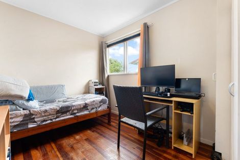 Photo of property in 90 Riverpark Crescent, Henderson, Auckland, 0610