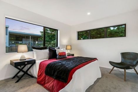 Photo of property in 15 Ti Kouka Place, Te Atatu Peninsula, Auckland, 0610