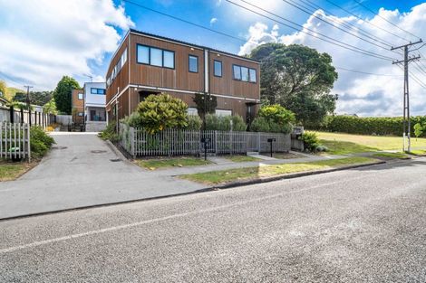 Photo of property in 2/141 Wallace Road, Mangere Bridge, Auckland, 2022
