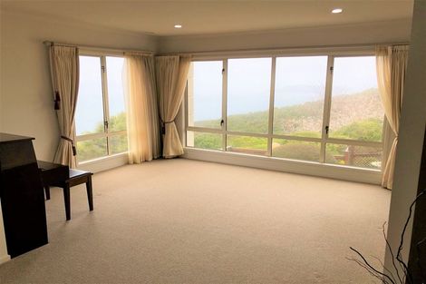 Photo of property in 22 Dress Circle, Newlands, Wellington, 6037