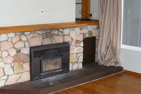 Photo of property in 25 Kotare Street, Hilltop, Taupo, 3330