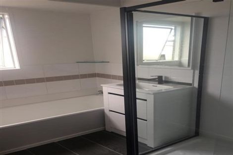 Photo of property in 2/26 Navigator Place, Papatoetoe, Auckland, 2025