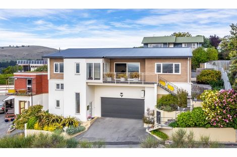 Photo of property in 2/4 Millhill Lane, Huntsbury, Christchurch, 8022