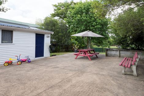 Photo of property in 22 Sarona Avenue, Glen Eden, Auckland, 0602
