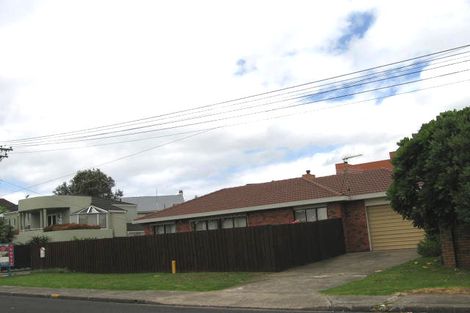 Photo of property in 1/2 Omana Road, Milford, Auckland, 0620