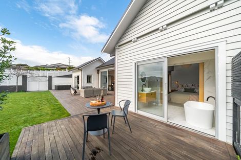 Photo of property in 5 Helm Place, Whitby, Porirua, 5024