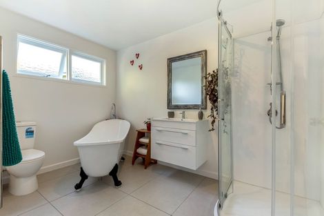 Photo of property in 26 Ocean Road, Surfdale, Waiheke Island, 1081