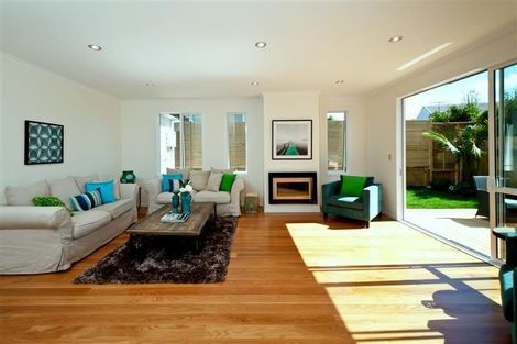 Photo of property in 14a Hauraki Crescent, Pinehill, Auckland, 0632