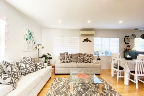 Photo of property in 60 De Quincey Terrace, Highland Park, Auckland, 2010