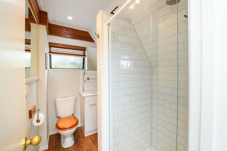 Photo of property in 43 Springdale Grove, Fitzherbert, Palmerston North, 4410