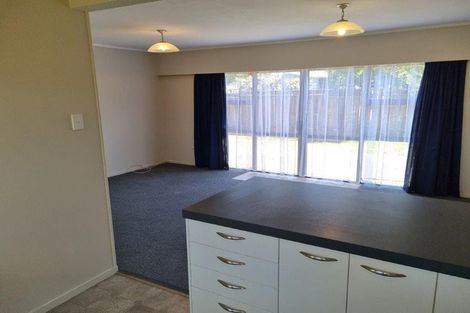 Photo of property in 37 Graham Avenue, Te Atatu Peninsula, Auckland, 0610