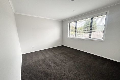 Photo of property in 5 Rewarewa Way, Timberlea, Upper Hutt, 5018