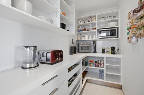 Photo of property in 21 Hine Street, New Plymouth, 4310